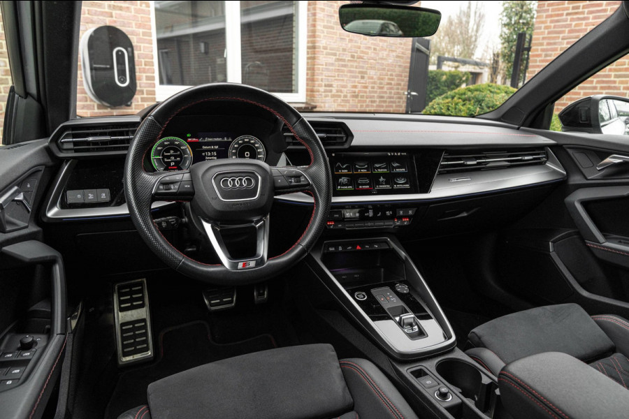 Audi A3 Sportback 45 TFSI e S Edition Competition 245 PK Matrix LED Adaptive RS Zetels Keyless B&O 18''