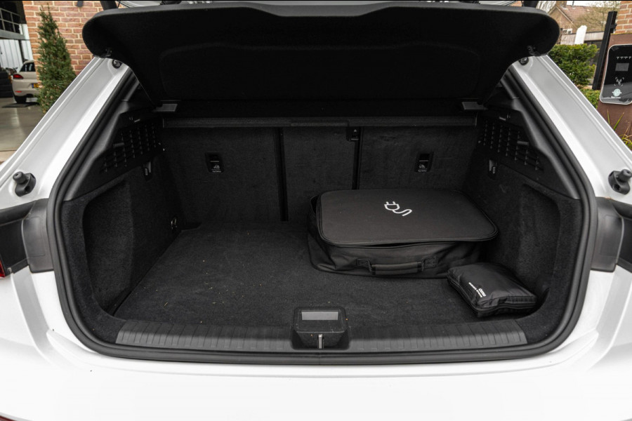 Audi A3 Sportback 45 TFSI e S Edition Competition 245 PK Matrix LED Adaptive RS Zetels Keyless B&O 18''