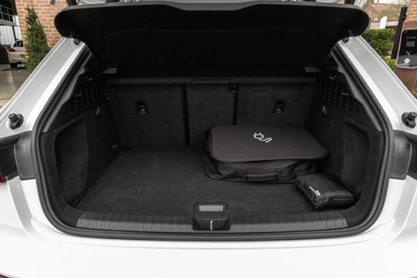 Audi A3 Sportback 45 TFSI e S Edition Competition 245 PK Matrix LED Adaptive RS Zetels Keyless B&O 18''