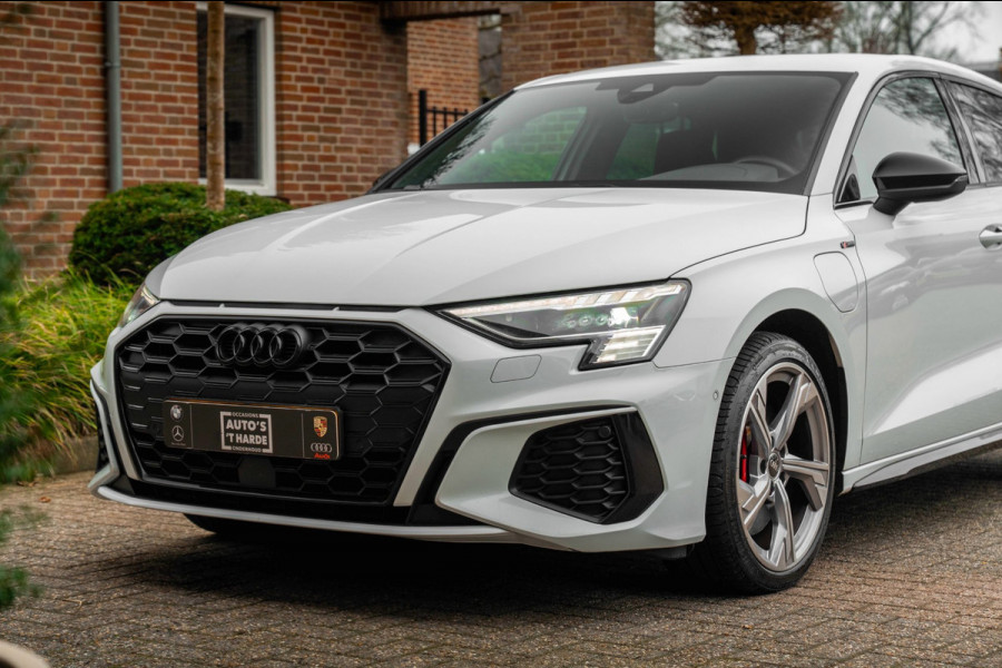 Audi A3 Sportback 45 TFSI e S Edition Competition 245 PK Matrix LED Adaptive RS Zetels Keyless B&O 18''