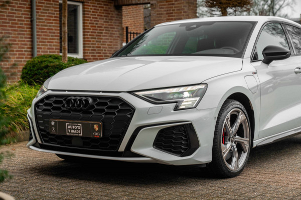 Audi A3 Sportback 45 TFSI e S Edition Competition 245 PK Matrix LED Adaptive RS Zetels Keyless B&O 18''