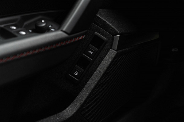 Audi A3 Sportback 45 TFSI e S Edition Competition 245 PK Matrix LED Adaptive RS Zetels Keyless B&O 18''