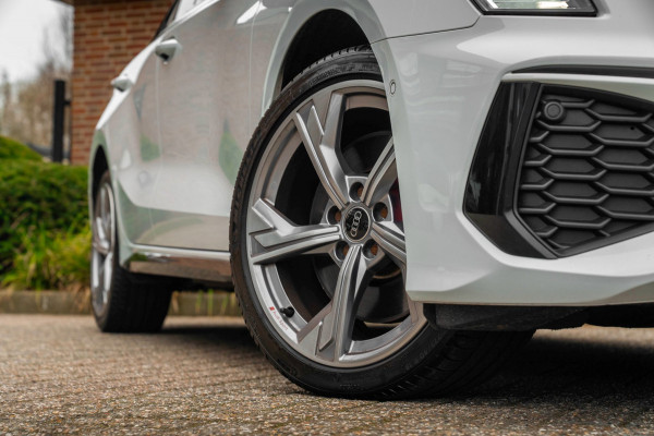 Audi A3 Sportback 45 TFSI e S Edition Competition 245 PK Matrix LED Adaptive RS Zetels Keyless B&O 18''