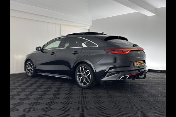 Kia ProCeed 1.0 T-GDI GT-Line (INCL-BTW) *PANO | LEATHER-ALCANTARA  | FULL-LED | SPORTSEATS | NAVI-FULLMAP | CAMERA | ECC | PRIVACYGLASS | LANE-ASSIST | DAB+ | CARPLAY | PDC | KEYLESS | CRUISE | TOWBAR | 17''ALU*