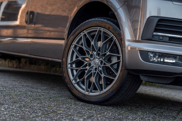 Volkswagen Transporter 2.0 TDI L2H1 DC Highline 1e Eig Adaptive Cruise Trekhaak Leder LED 19''