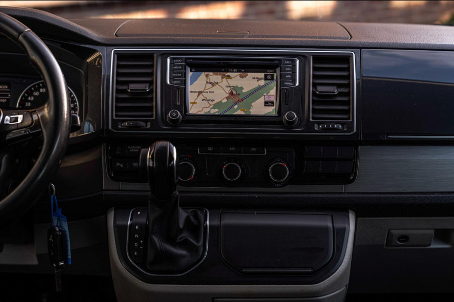 Volkswagen Transporter 2.0 TDI L2H1 DC Highline 1e Eig Adaptive Cruise Trekhaak Leder LED 19''