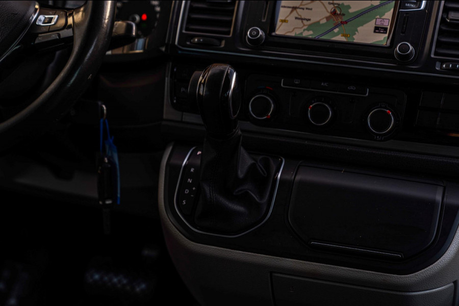 Volkswagen Transporter 2.0 TDI L2H1 DC Highline 1e Eig Adaptive Cruise Trekhaak Leder LED 19''