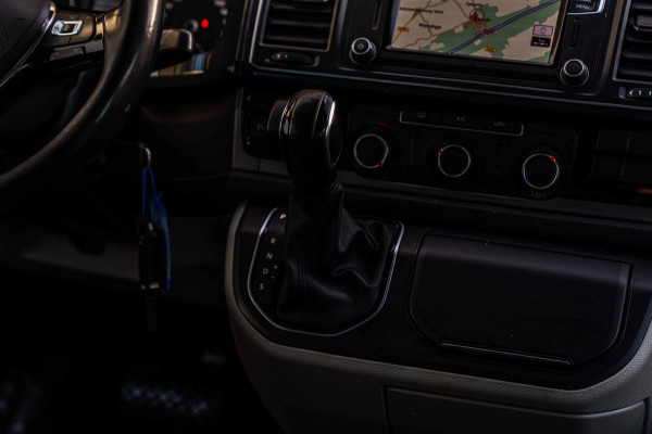 Volkswagen Transporter 2.0 TDI L2H1 DC Highline 1e Eig Adaptive Cruise Trekhaak Leder LED 19''