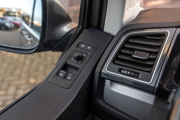 Volkswagen Transporter 2.0 TDI L2H1 DC Highline 1e Eig Adaptive Cruise Trekhaak Leder LED 19''