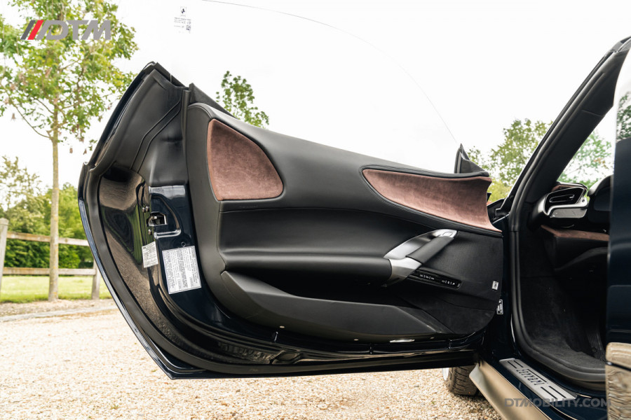 Ferrari SF90 Spider 4.0 V8 | Blu Pozzi | Daytona Seats Cioccolato |