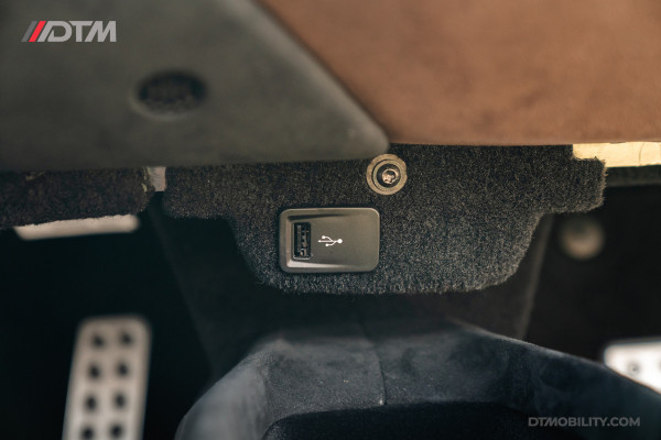 Ferrari SF90 Spider 4.0 V8 | Blu Pozzi | Daytona Seats Cioccolato |