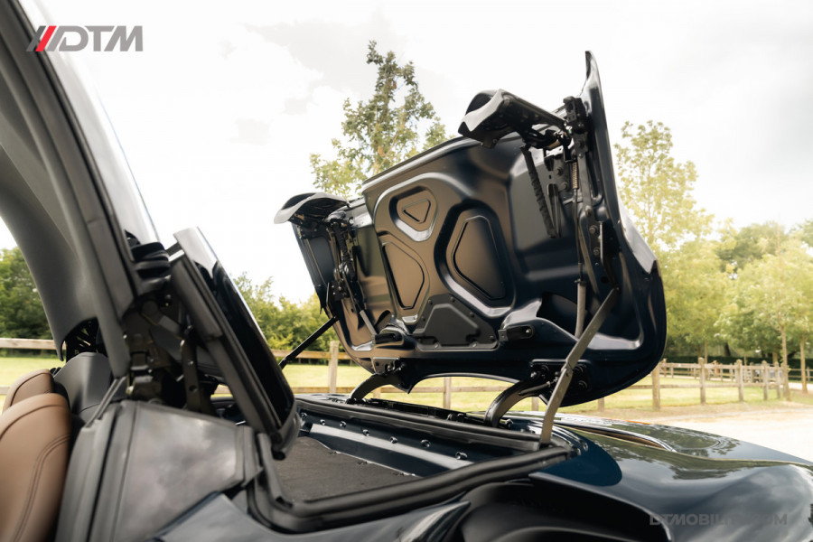 Ferrari SF90 Spider 4.0 V8 | Blu Pozzi | Daytona Seats Cioccolato |