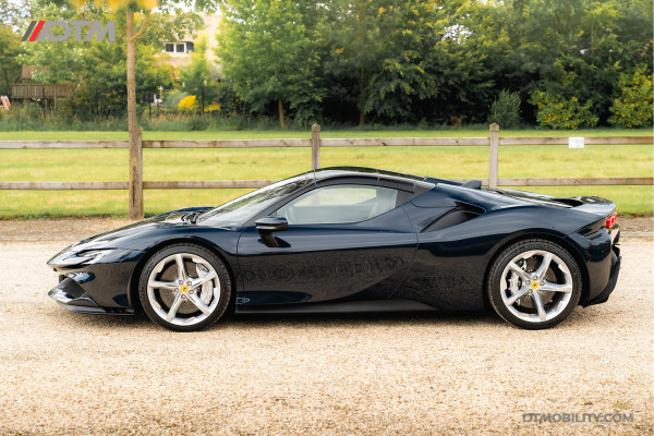 Ferrari SF90 Spider 4.0 V8 | Blu Pozzi | Daytona Seats Cioccolato |