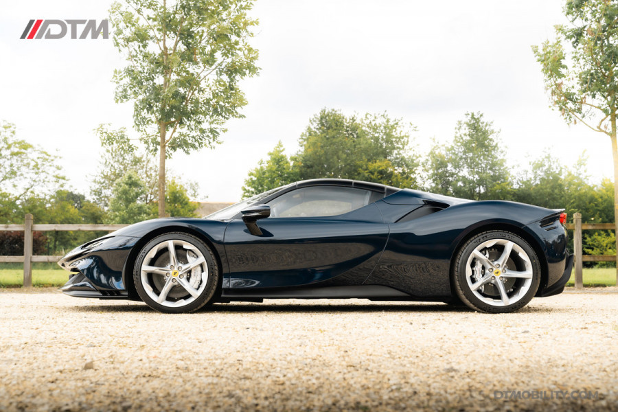 Ferrari SF90 Spider 4.0 V8 | Blu Pozzi | Daytona Seats Cioccolato |