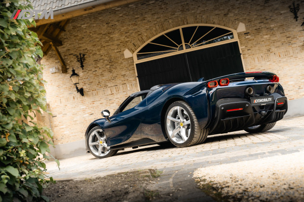 Ferrari SF90 Spider 4.0 V8 | Blu Pozzi | Daytona Seats Cioccolato |