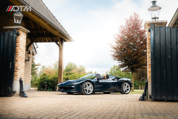 Ferrari SF90 Spider 4.0 V8 | Blu Pozzi | Daytona Seats Cioccolato |
