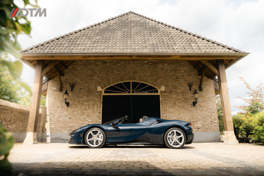 Ferrari SF90 Spider 4.0 V8 | Blu Pozzi | Daytona Seats Cioccolato |