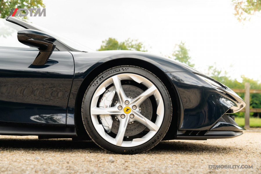 Ferrari SF90 Spider 4.0 V8 | Blu Pozzi | Daytona Seats Cioccolato |
