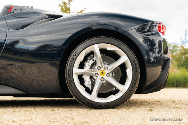 Ferrari SF90 Spider 4.0 V8 | Blu Pozzi | Daytona Seats Cioccolato |