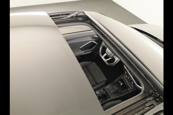 Audi Q3 Sportback 45 TFSI e S Edition 245 pk S-tronic | Navigatie | Panoramadak | Parkeersensoren | Adaptieve cruise control | S-Line