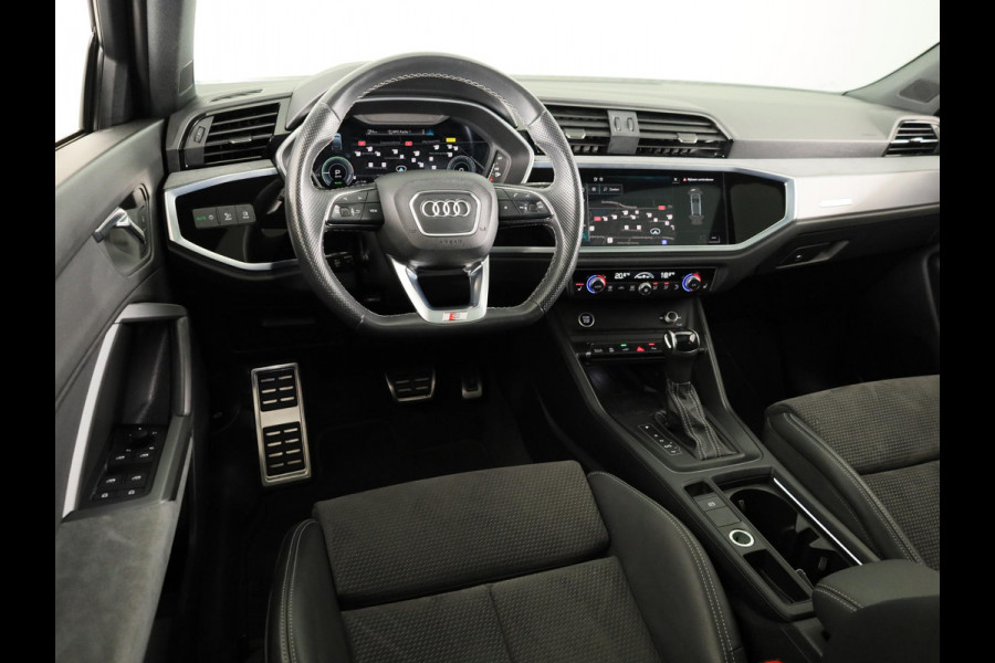 Audi Q3 Sportback 45 TFSI e S Edition 245 pk S-tronic | Navigatie | Panoramadak | Parkeersensoren | Adaptieve cruise control | S-Line