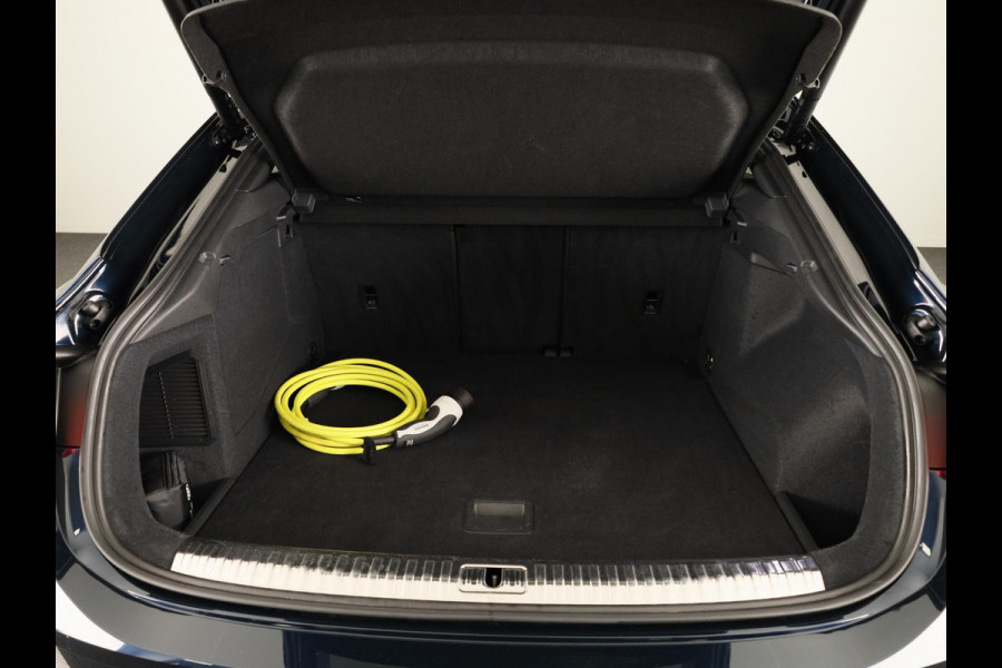 Audi Q3 Sportback 45 TFSI e S Edition 245 pk S-tronic | Navigatie | Panoramadak | Parkeersensoren | Adaptieve cruise control | S-Line