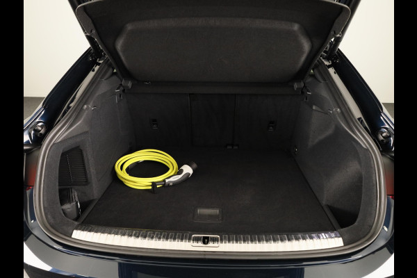 Audi Q3 Sportback 45 TFSI e S Edition 245 pk S-tronic | Navigatie | Panoramadak | Parkeersensoren | Adaptieve cruise control | S-Line