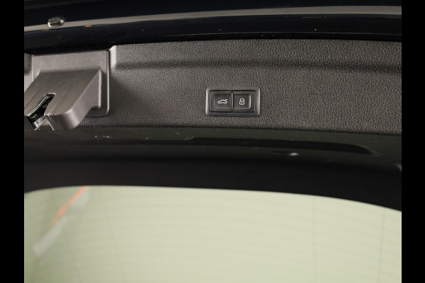 Audi Q3 Sportback 45 TFSI e S Edition 245 pk S-tronic | Navigatie | Panoramadak | Parkeersensoren | Adaptieve cruise control | S-Line