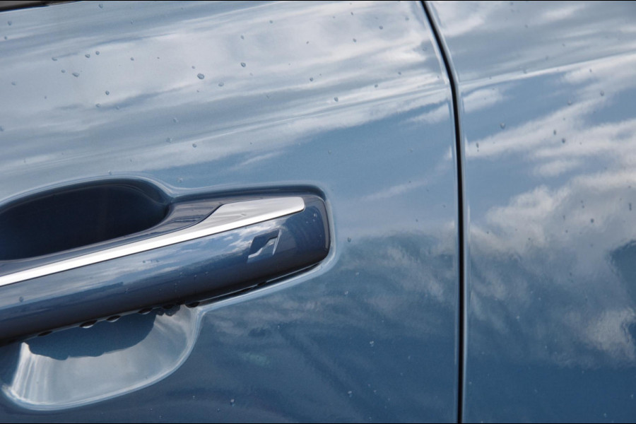 Lynk & Co 01 276PK Automaat Rolhoes / zwarte dakhemel / 360 Camera / Adaptieve cruise control / Elektrische stoelen / BLIS / Stoelverwarming / Elektrische achterklep / Climate control / Parkeersensoren met camera / Regensensor / Keyless entry /