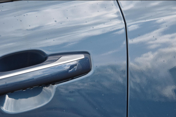 Lynk & Co 01 276PK Automaat Rolhoes / zwarte dakhemel / 360 Camera / Adaptieve cruise control / Elektrische stoelen / BLIS / Stoelverwarming / Elektrische achterklep / Climate control / Parkeersensoren met camera / Regensensor / Keyless entry /