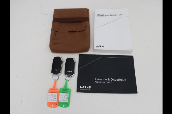 Kia Niro EV DynamicPlusLine 64.8 kWh | SOH 100% | Schuifdak | Leder | Stoelverwarming | Adaptive cruise | Camera | Carplay | Dodehoek detectie | Naviagtie | Harman/Kardon