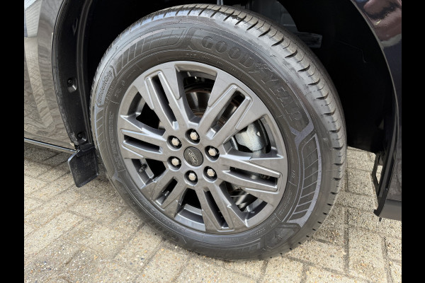 Ford Transit Custom 320 2.0 TDCI L2H1 Trend originele DC 5 persoons / vaste prijs rijklaar € 40.950 ex btw / NIEUW bpm vrij / euro 6 / dubbele schuifdeur / zwart metallic / lichtmetalen velgen !