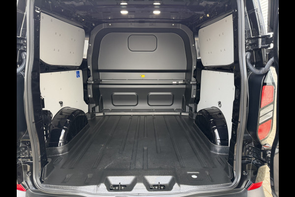Ford Transit Custom 320 2.0 TDCI L2H1 Trend originele DC 5 persoons / vaste prijs rijklaar € 40.950 ex btw / NIEUW bpm vrij / euro 6 / dubbele schuifdeur / zwart metallic / lichtmetalen velgen !