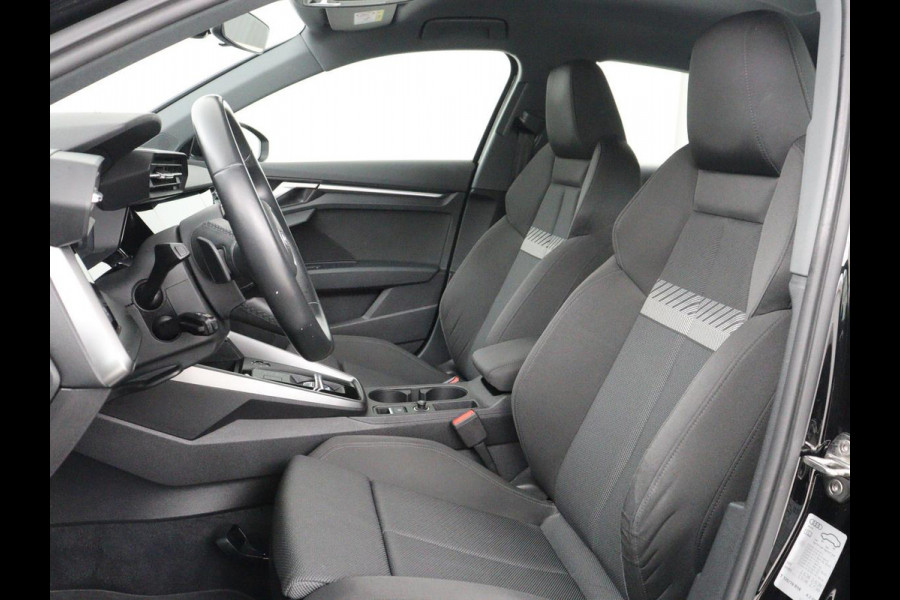 Audi A3 30 TFSI Business edition | Sportstoelen | Trekhaak | Carplay | 17'' | Navigatie | Virtual Cockpit | Full LED | Climate control | Parkeerhulp | Bluetooth | Cruise control
