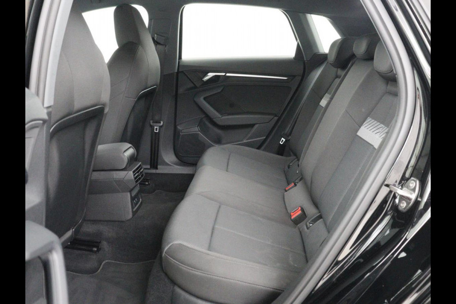 Audi A3 30 TFSI Business edition | Sportstoelen | Trekhaak | Carplay | 17'' | Navigatie | Virtual Cockpit | Full LED | Climate control | Parkeerhulp | Bluetooth | Cruise control