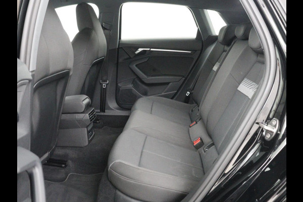 Audi A3 30 TFSI Business edition | Sportstoelen | Trekhaak | Carplay | 17'' | Navigatie | Virtual Cockpit | Full LED | Climate control | Parkeerhulp | Bluetooth | Cruise control