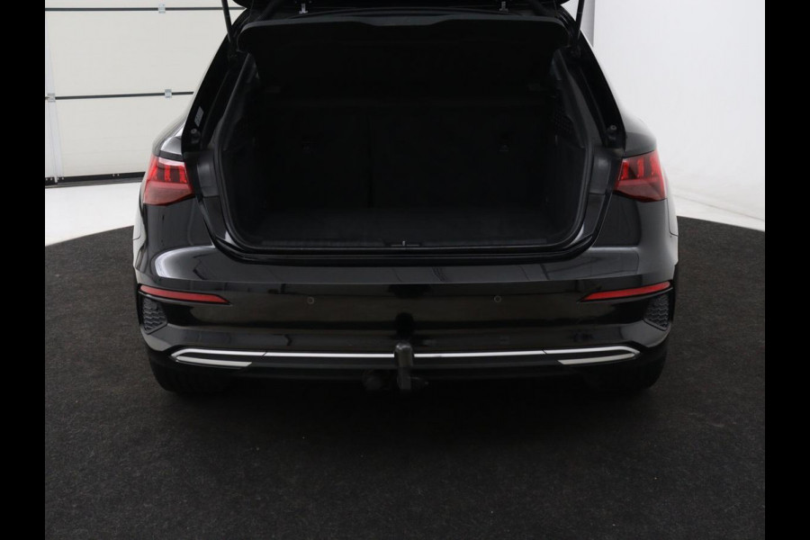 Audi A3 30 TFSI Business edition | Sportstoelen | Trekhaak | Carplay | 17'' | Navigatie | Virtual Cockpit | Full LED | Climate control | Parkeerhulp | Bluetooth | Cruise control