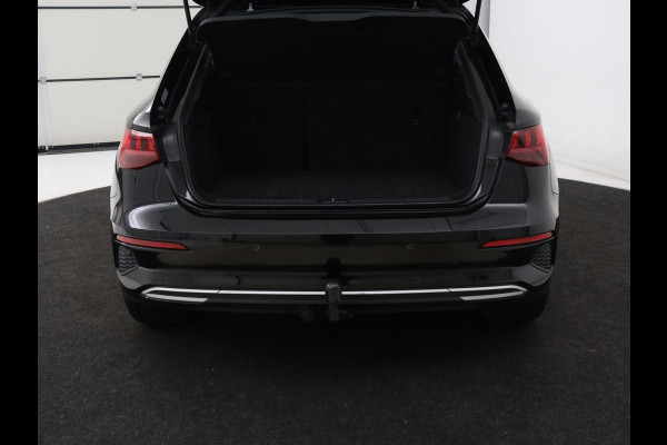Audi A3 30 TFSI Business edition | Sportstoelen | Trekhaak | Carplay | 17'' | Navigatie | Virtual Cockpit | Full LED | Climate control | Parkeerhulp | Bluetooth | Cruise control