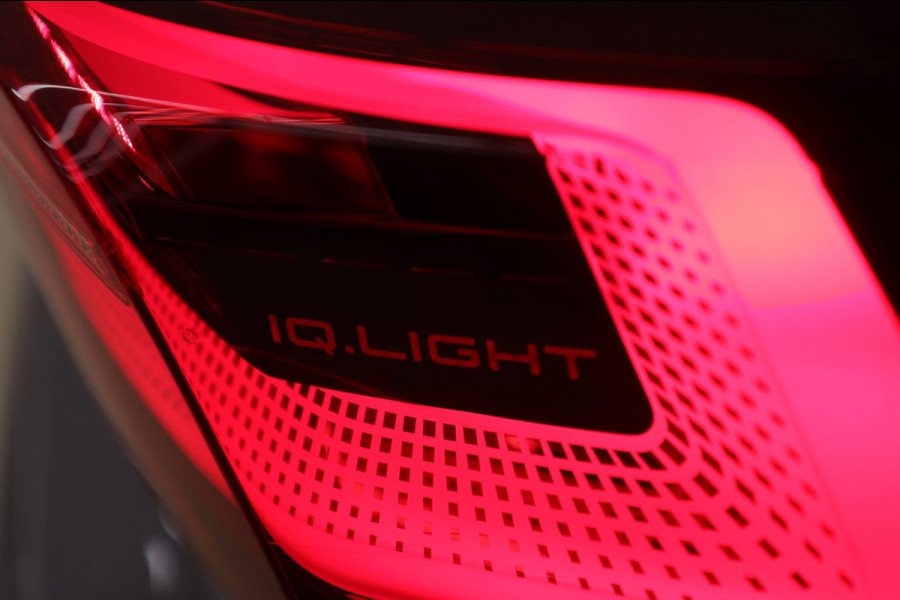 Volkswagen Golf 1.5 eTSI R-Line Pano/HUD/H&K/CAM/BLINDESPOT/BOMVOL