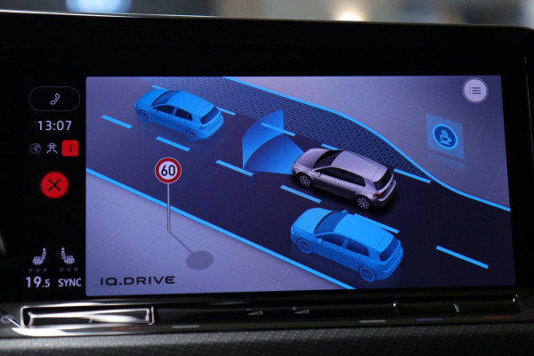 Volkswagen Golf 1.5 eTSI R-Line Pano/HUD/H&K/CAM/BLINDESPOT/BOMVOL