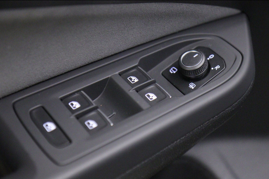 Volkswagen Golf 1.5 eTSI R-Line Pano/HUD/H&K/CAM/BLINDESPOT/BOMVOL