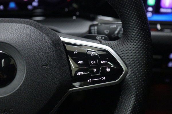 Volkswagen Golf 1.5 eTSI R-Line Pano/HUD/H&K/CAM/BLINDESPOT/BOMVOL