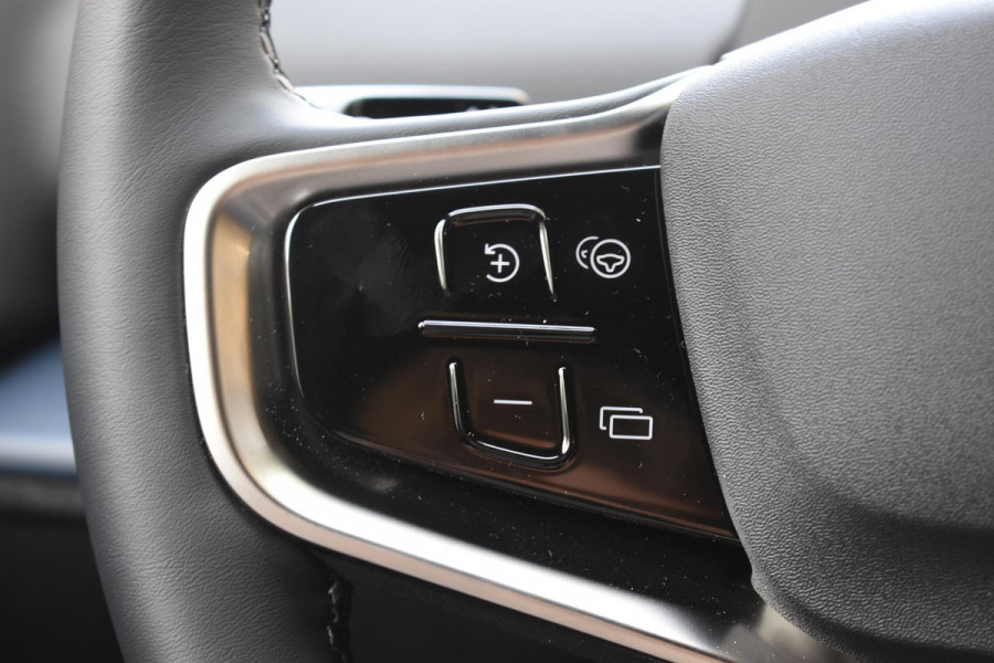Volvo EX30 272PK Single Motor Extended Range Europa Black Edition 69 kWh / Adaptive Cruise control / Extra getint glas / Climate Pack / Achteruitrijcamera / Elektrisch verstelbare stoelen / Parkeersensoren V+A