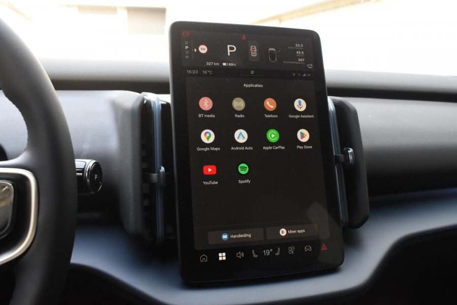 Volvo EX30 272PK Single Motor Extended Range Europa Black Edition 69 kWh / Adaptive Cruise control / Extra getint glas / Climate Pack / Achteruitrijcamera / Elektrisch verstelbare stoelen / Parkeersensoren V+A