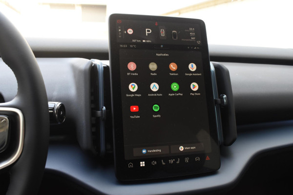 Volvo EX30 272PK Single Motor Extended Range Europa Black Edition 69 kWh / Adaptive Cruise control / Extra getint glas / Climate Pack / Achteruitrijcamera / Elektrisch verstelbare stoelen / Parkeersensoren V+A