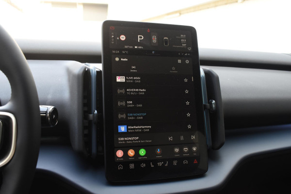 Volvo EX30 272PK Single Motor Extended Range Europa Black Edition 69 kWh / Adaptive Cruise control / Extra getint glas / Climate Pack / Achteruitrijcamera / Elektrisch verstelbare stoelen / Parkeersensoren V+A