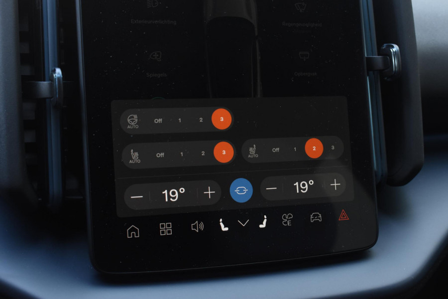 Volvo EX30 272PK Single Motor Extended Range Europa Black Edition 69 kWh / Adaptive Cruise control / Extra getint glas / Climate Pack / Achteruitrijcamera / Elektrisch verstelbare stoelen / Parkeersensoren V+A