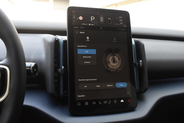 Volvo EX30 272PK Single Motor Extended Range Europa Black Edition 69 kWh / Adaptive Cruise control / Extra getint glas / Climate Pack / Achteruitrijcamera / Elektrisch verstelbare stoelen / Parkeersensoren V+A