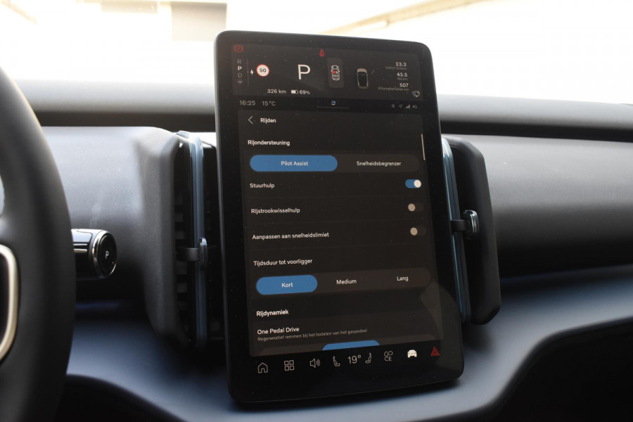 Volvo EX30 272PK Single Motor Extended Range Europa Black Edition 69 kWh / Adaptive Cruise control / Extra getint glas / Climate Pack / Achteruitrijcamera / Elektrisch verstelbare stoelen / Parkeersensoren V+A