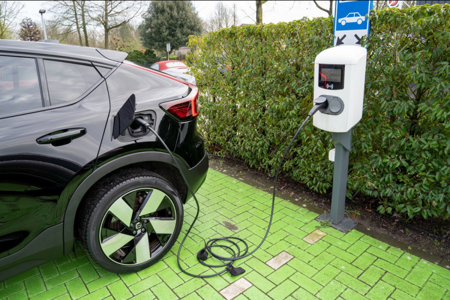 Volvo C40 Recharge Core 69 kWh|Prijs rijklaar incl. 12 mnd garantie|LMV DAB Carplay Camera PDC Panodak